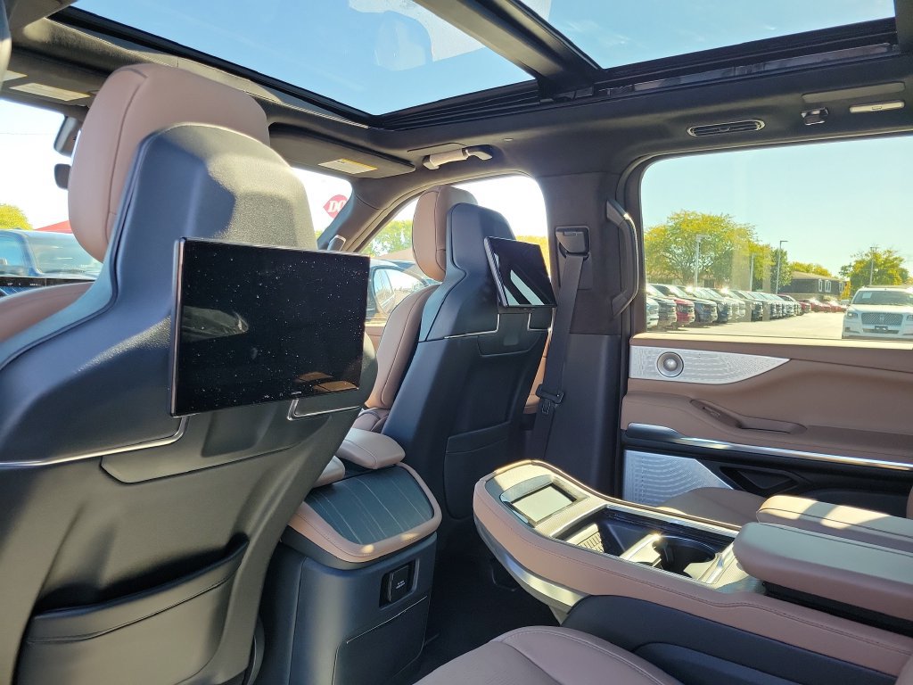 Certified 2026 Lincoln Navigator Black Label AWD/4WD image 17