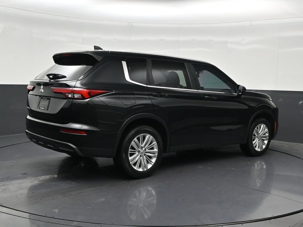 Used 2024 Mitsubishi Outlander ES FWD image 5