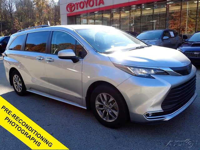 Used 2021 Toyota Sienna XLE