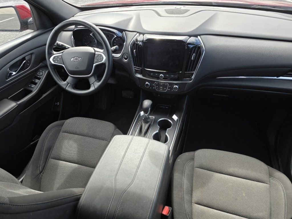 Used 2023 Chevrolet Traverse LT w/ Midnight/Sport Edition image 18