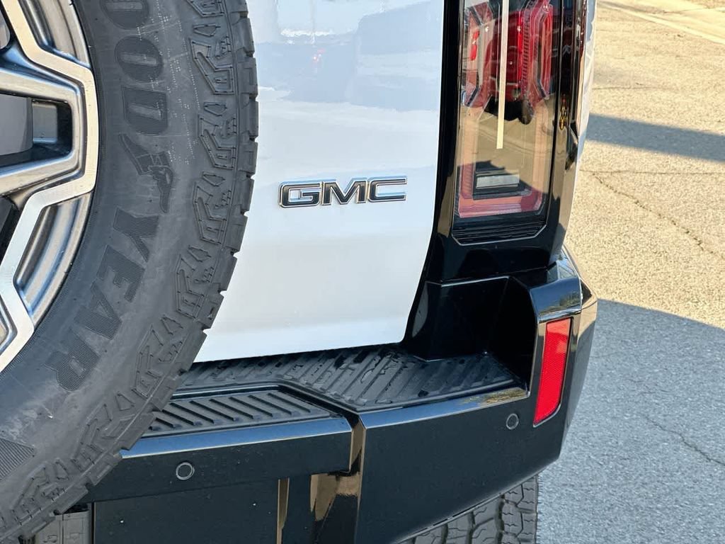 Used 2025 GMC Hummer EV 3X w/ LPO, Cargo Utility Package AWD/4WD image 33