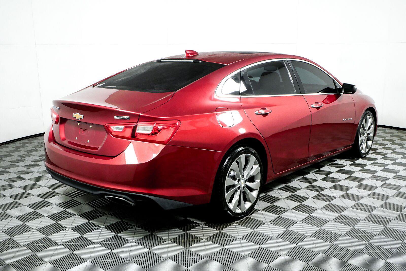 Used 2017 Chevrolet Malibu Premier w/ Premier Sun and Wheel Package FWD image 3