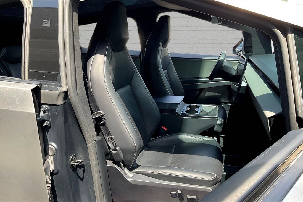 Used 2024 Tesla Cybertruck AWD Crew Cab image 21