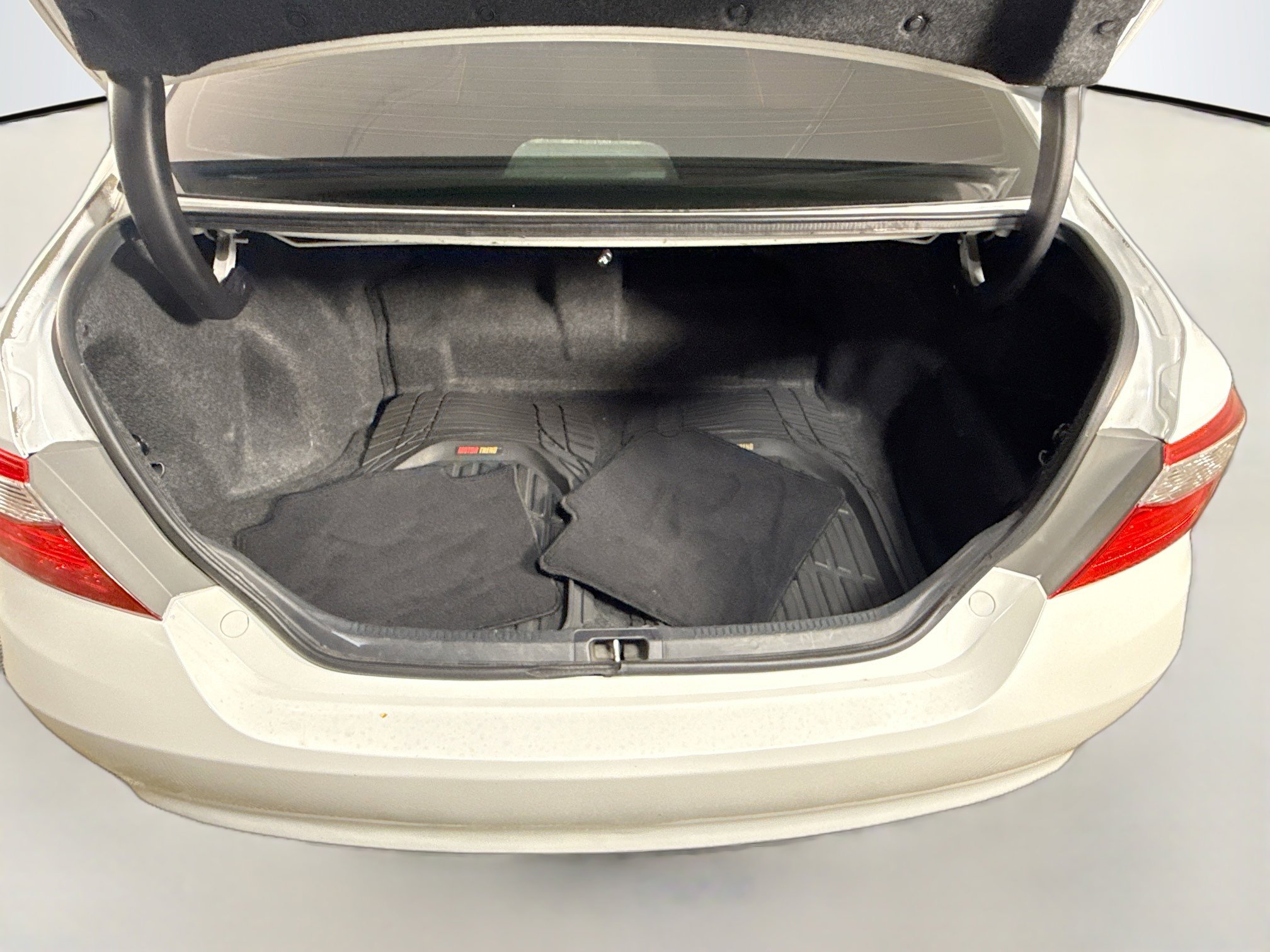 Used 2016 Toyota Camry LE image 35