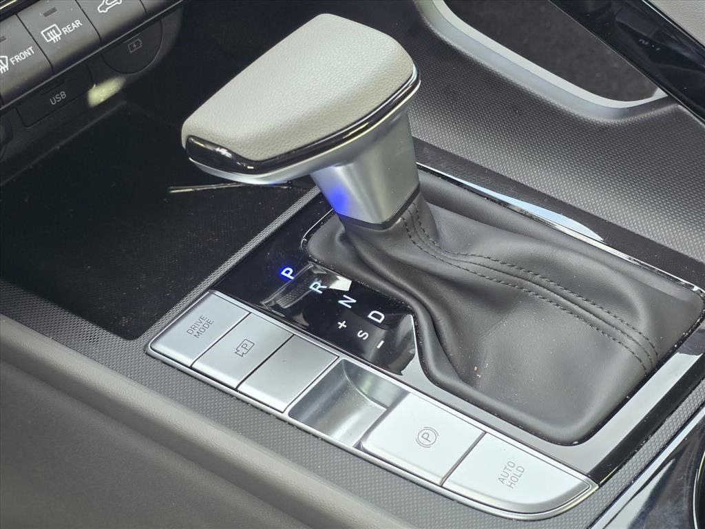 Used 2025 Hyundai Elantra Blue image 17
