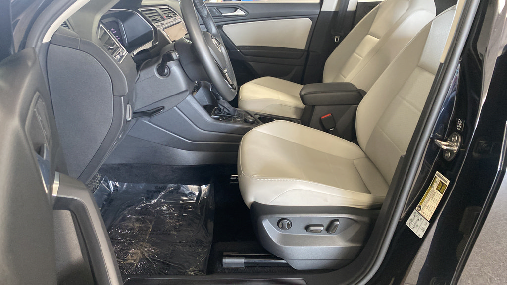 Used 2020 Volkswagen Tiguan SEL AWD/4WD image 8