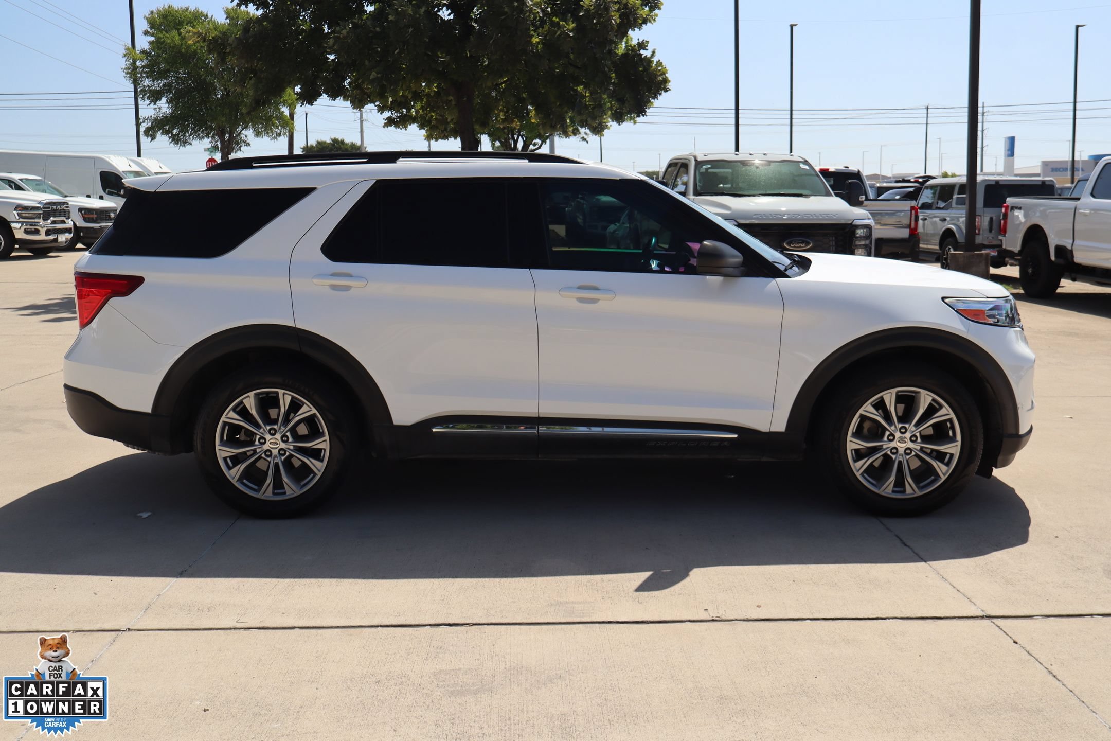Used 2021 Ford Explorer XLT w/ Equipment Group 202A RWD image 2