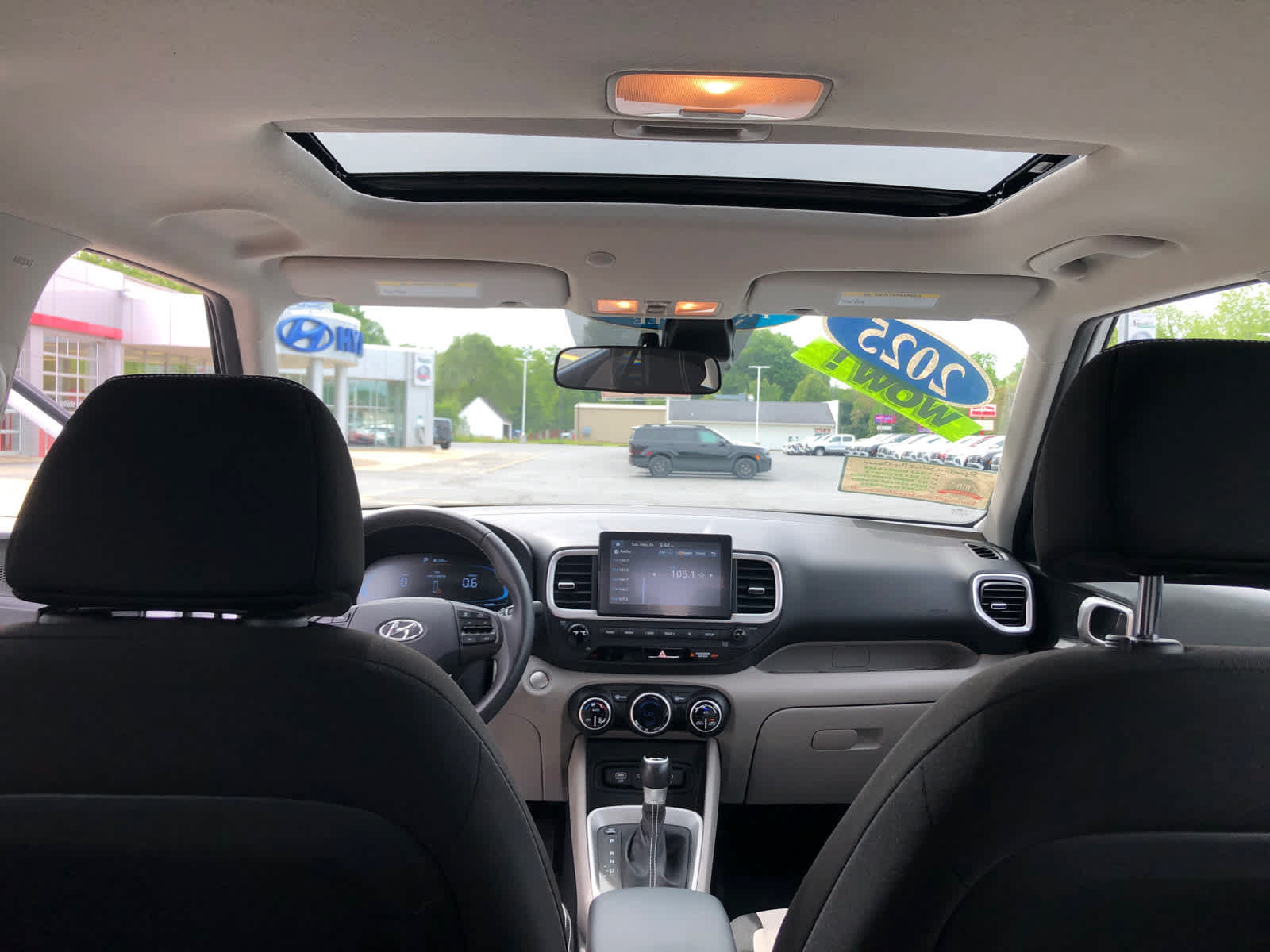 Used 2025 Hyundai Venue SEL FWD image 28