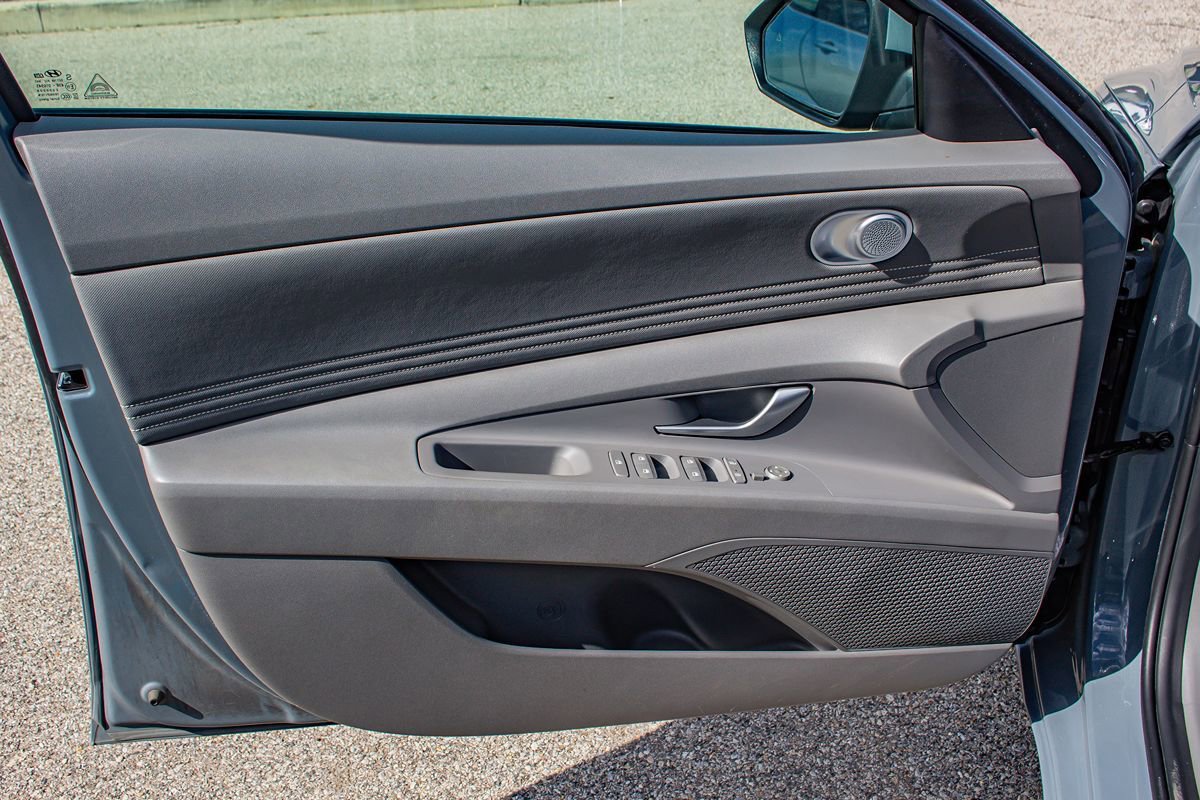 Used 2022 Hyundai Elantra SEL w/ Convenience Package FWD image 13