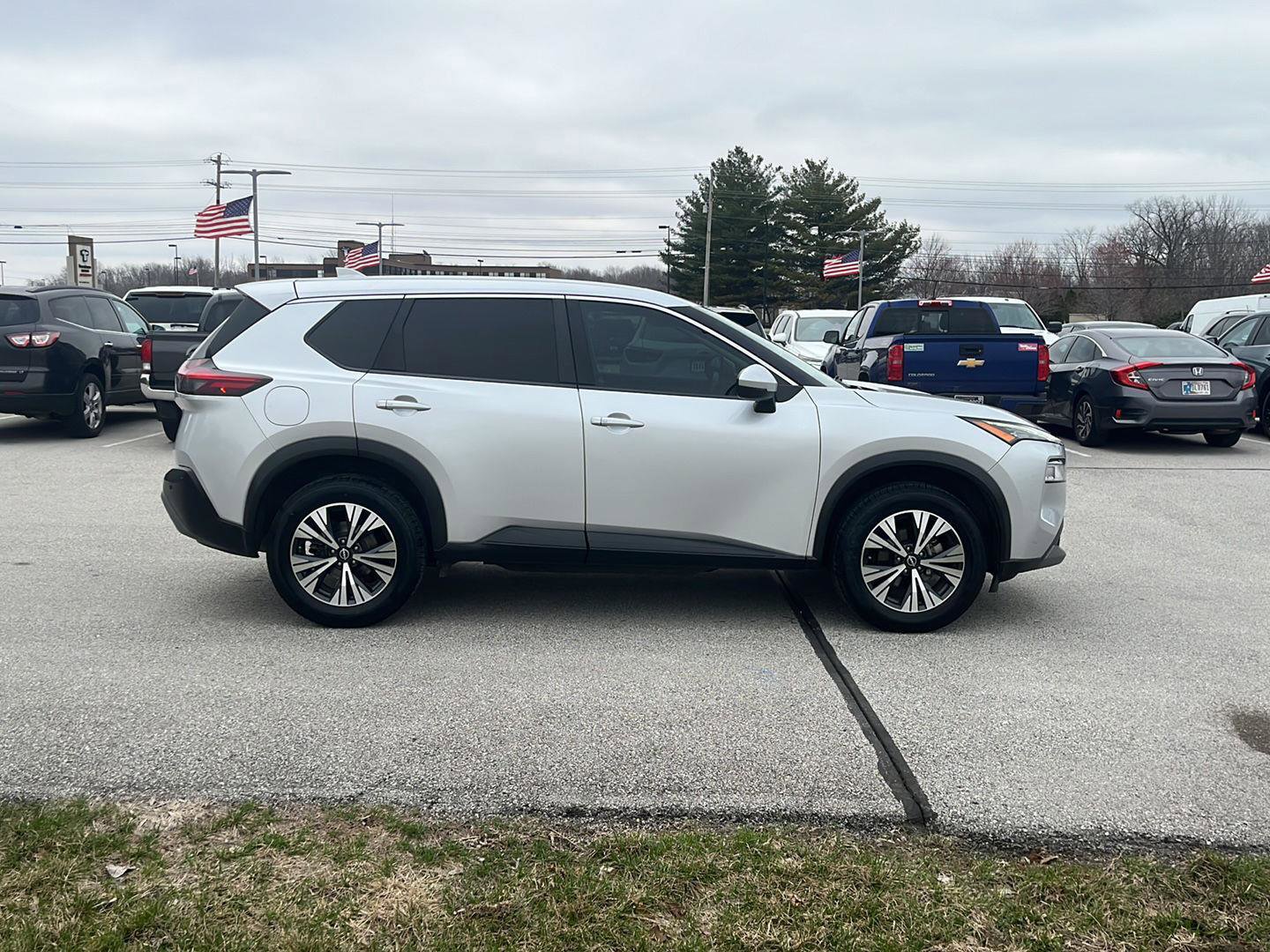 Used 2022 Nissan Rogue SV image 7