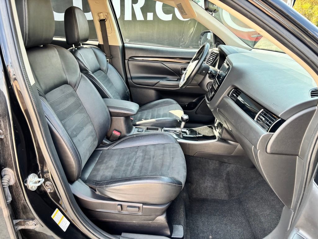 Used 2019 Mitsubishi Outlander FWD image 27