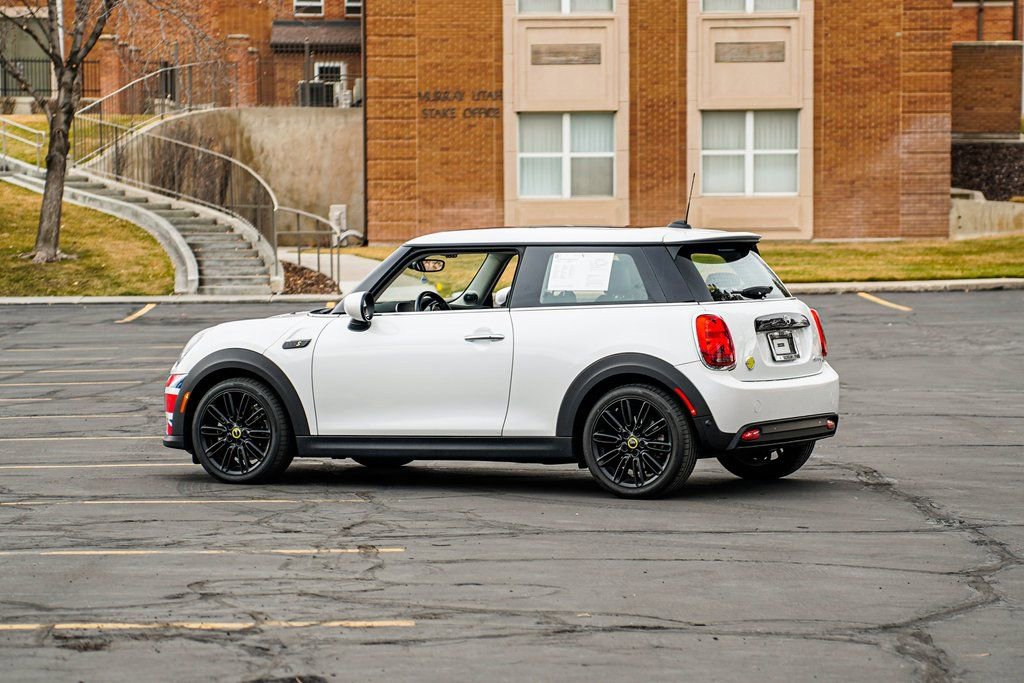 Certified 2024 MINI Cooper SE image 7