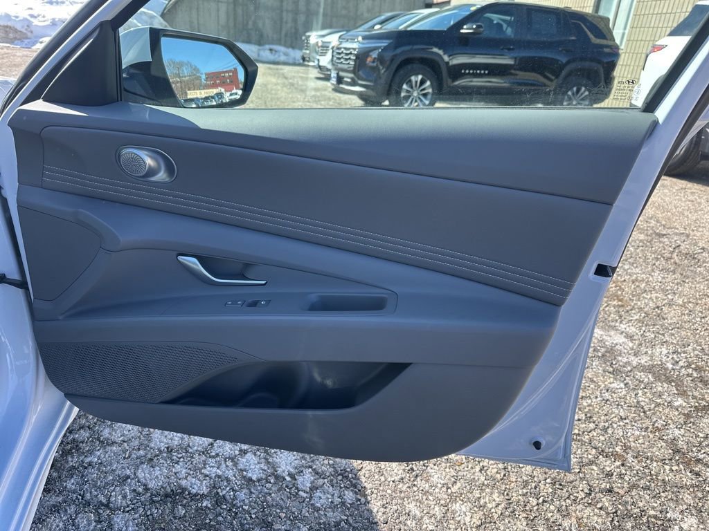Certified 2025 Hyundai Elantra SEL image 22