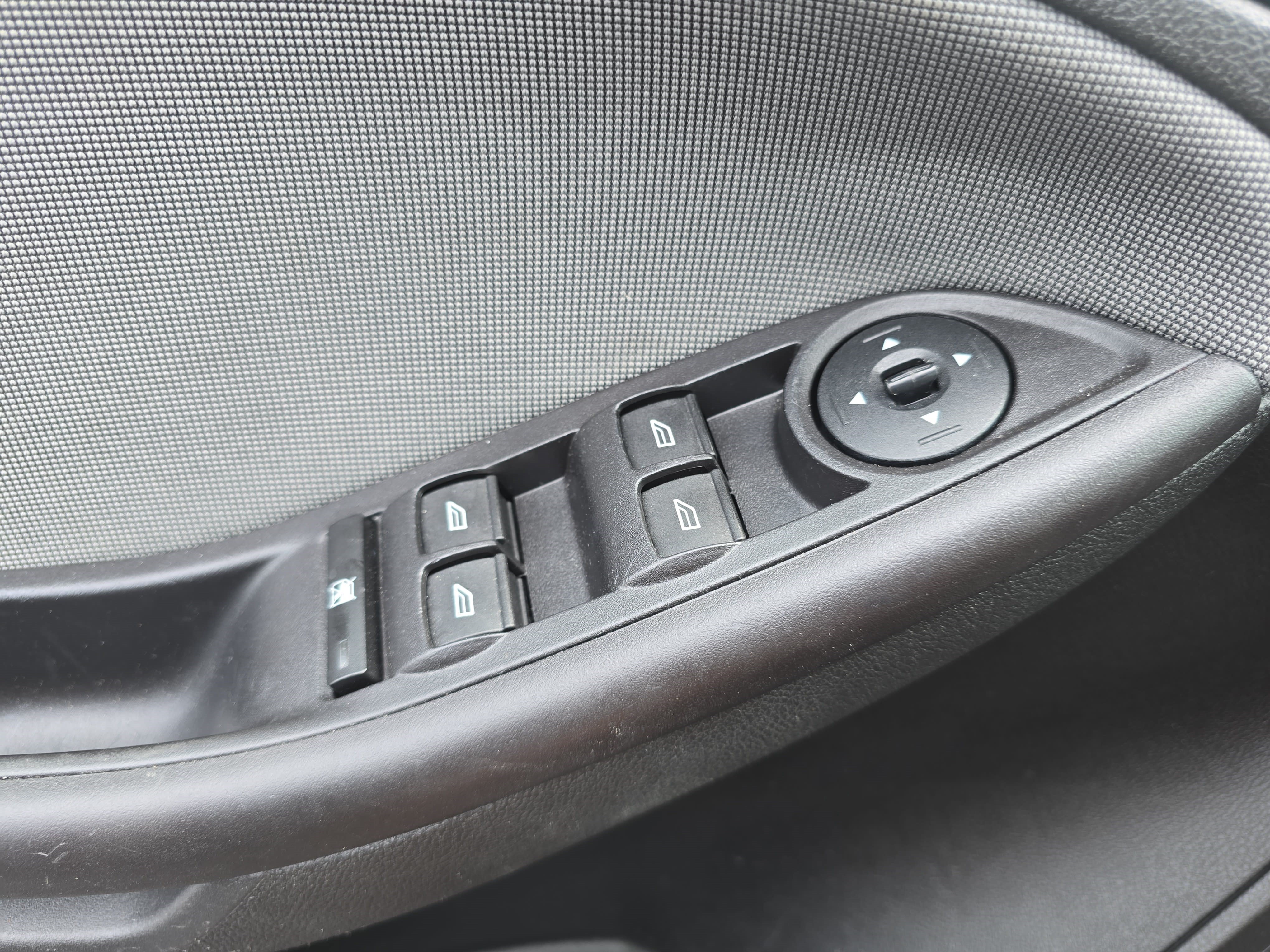 Used 2014 Ford Focus SE FWD image 25