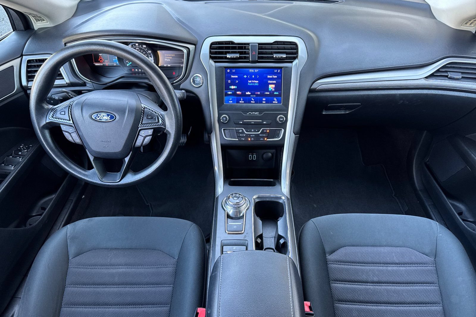 Used 2020 Ford Fusion SE FWD image 16