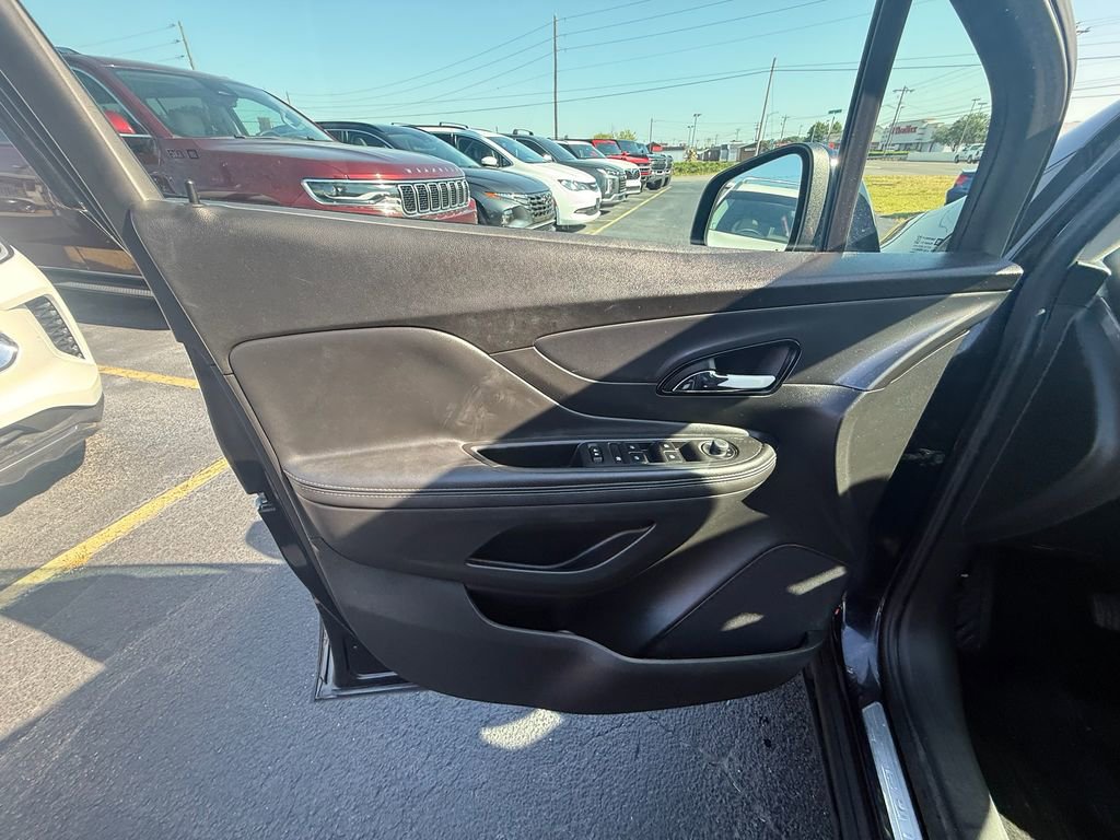 Used 2021 Buick Encore Preferred w/ Safety Package FWD image 11