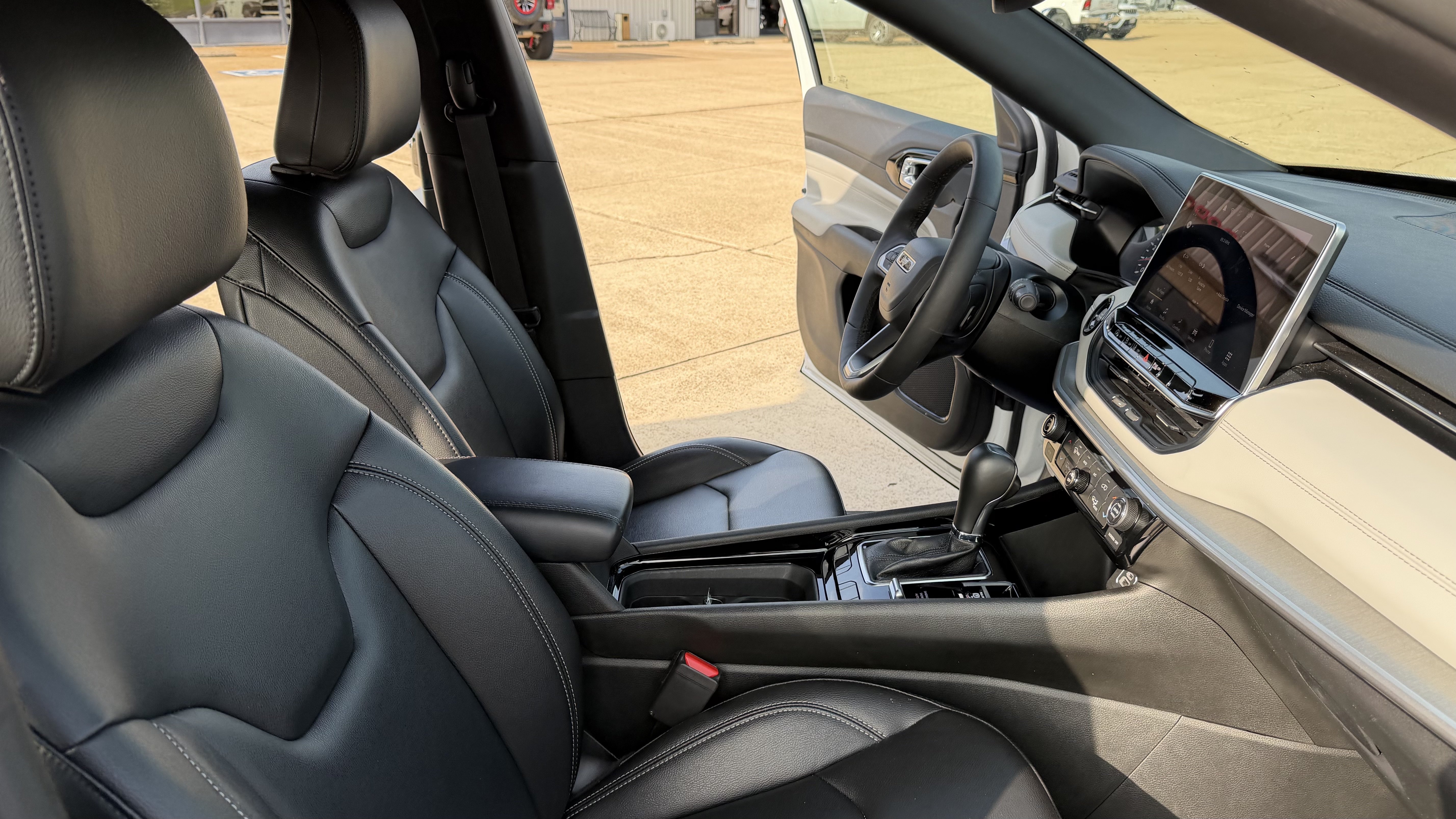 Used 2025 Jeep Compass Limited AWD/4WD image 26