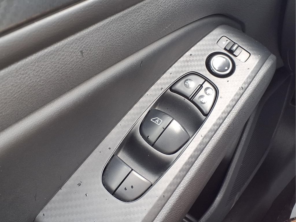 Used 2025 Nissan Altima 2.5 SV FWD image 20