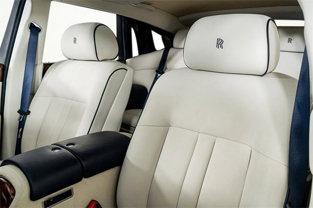 Used 2016 Rolls-Royce Phantom Sedan image 3