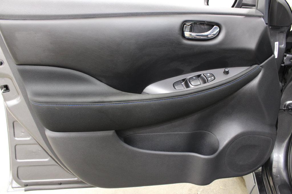 Used 2025 Nissan Leaf S FWD image 16