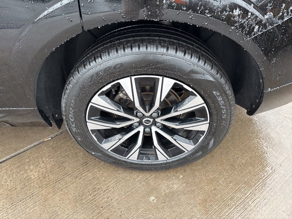 Certified 2023 Volvo XC60 B5 Core w/ Climate Package AWD/4WD image 16
