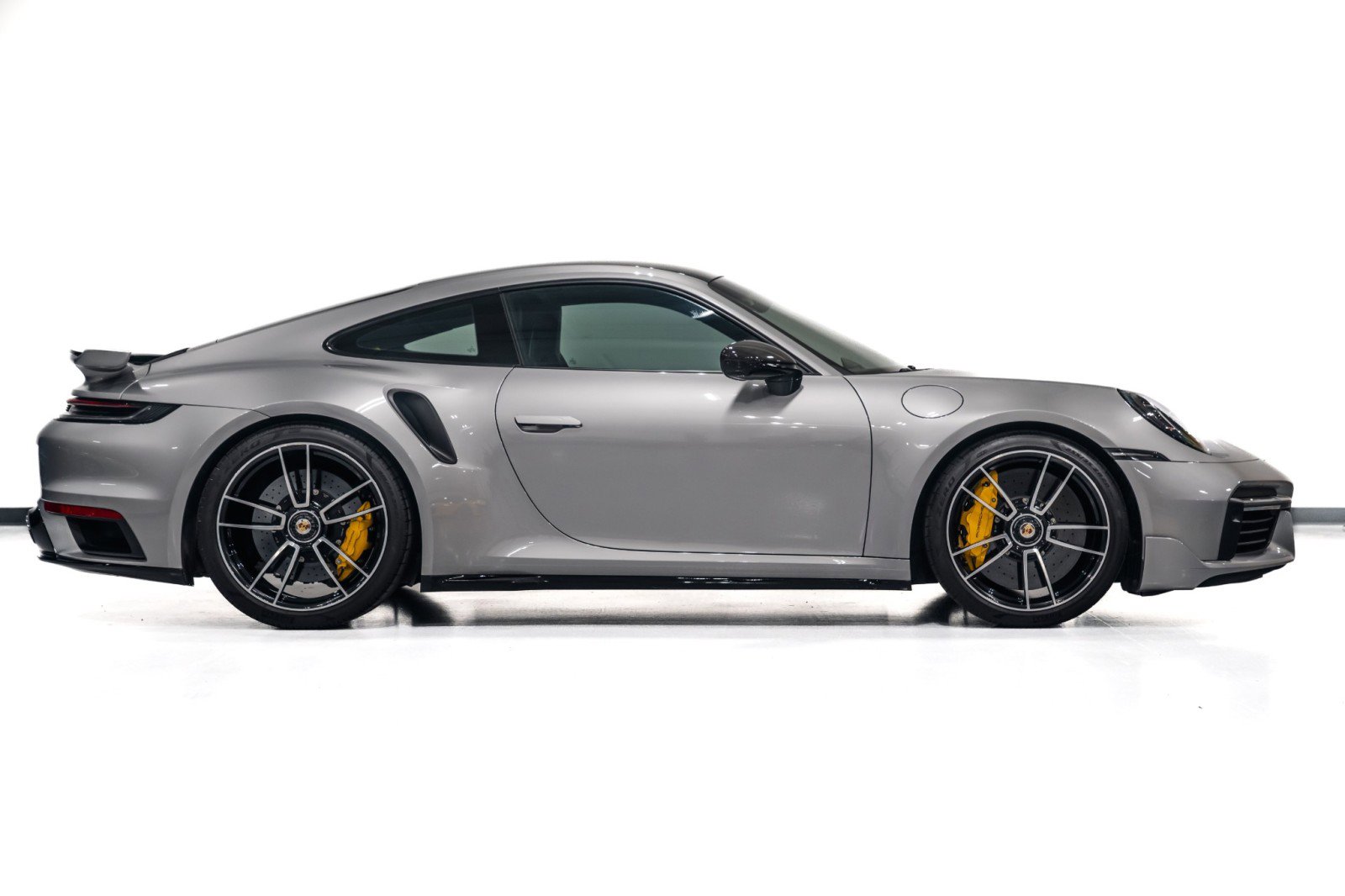 Used 2021 Porsche 911 Turbo S image 9