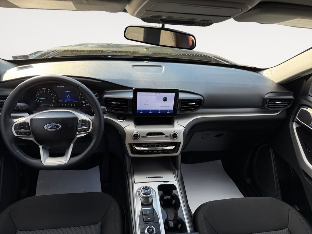 Used 2024 Ford Explorer XLT image 17