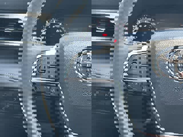 Used 2024 Toyota Highlander XLE AWD/4WD image 9