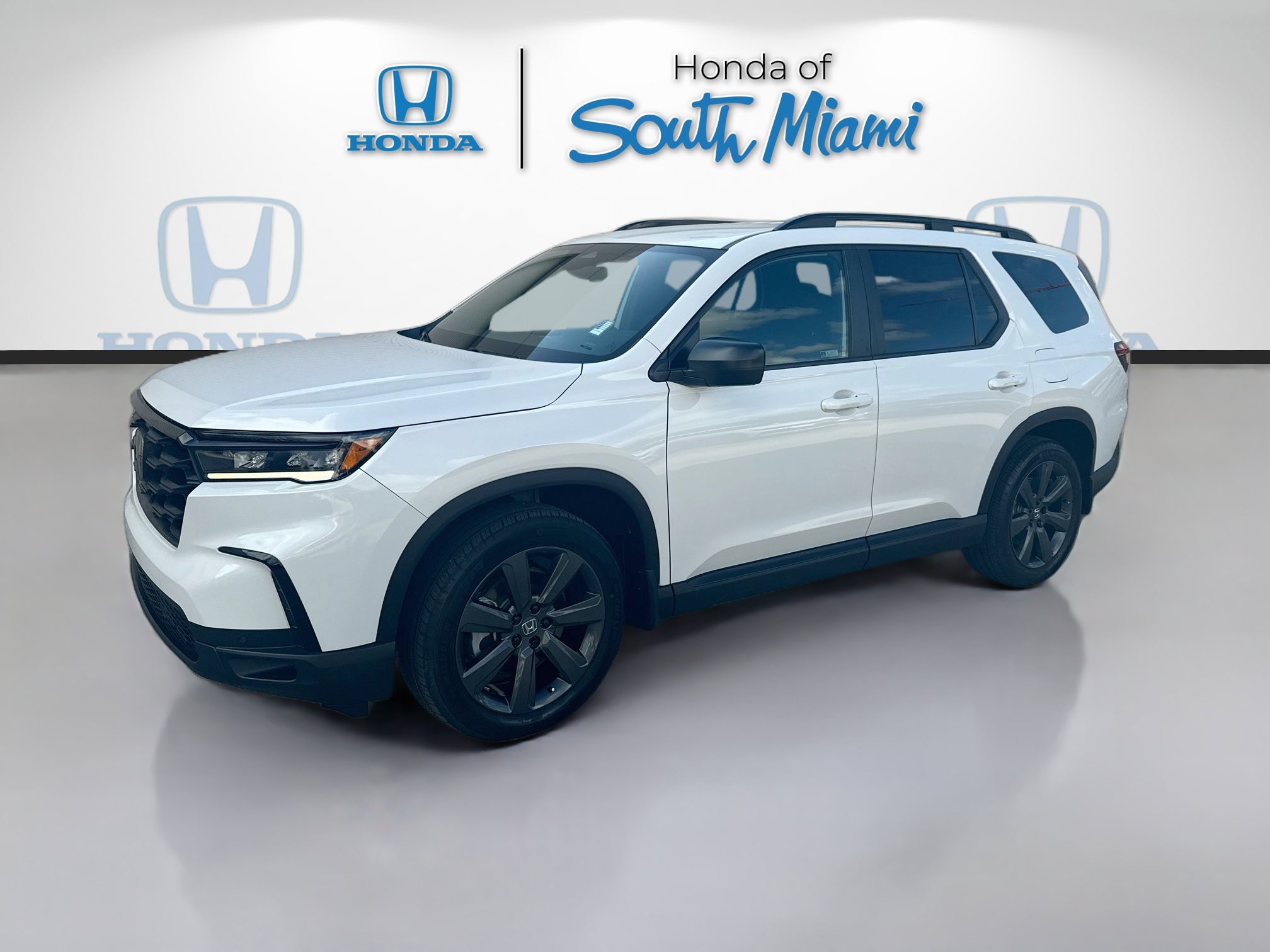 Certified 2025 Honda Pilot Sport image 3