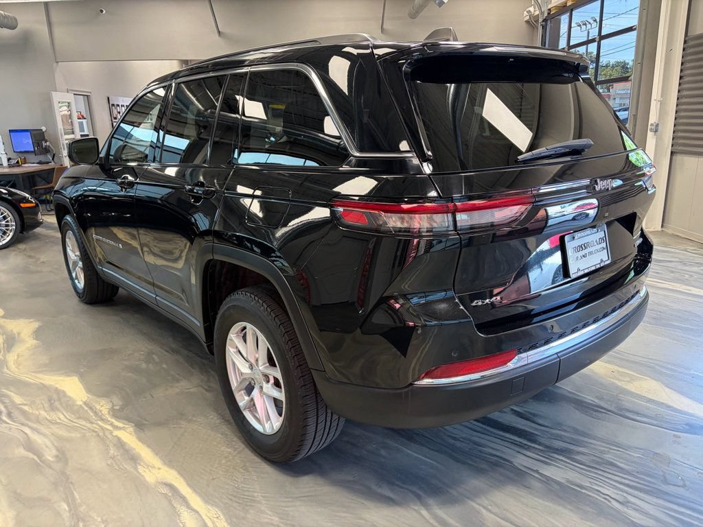 Used 2023 Jeep Grand Cherokee Laredo w/ Luxury Tech Group I AWD/4WD image 35