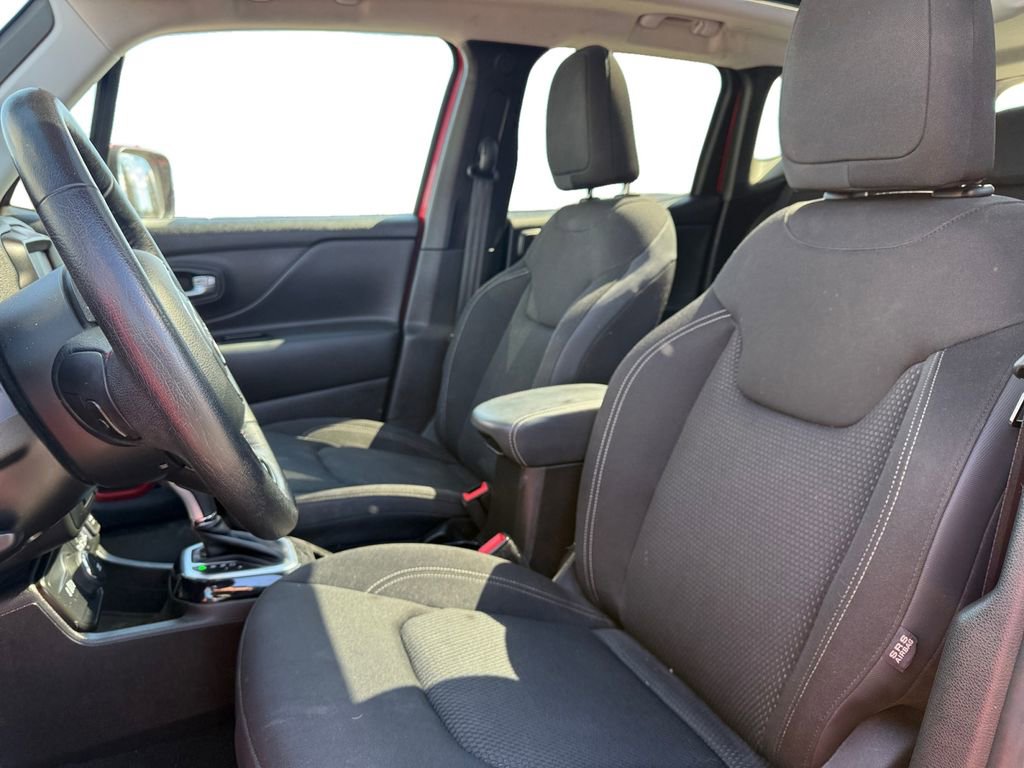 Used 2022 Jeep Renegade Latitude w/ Sun/Sound Group AWD/4WD image 9