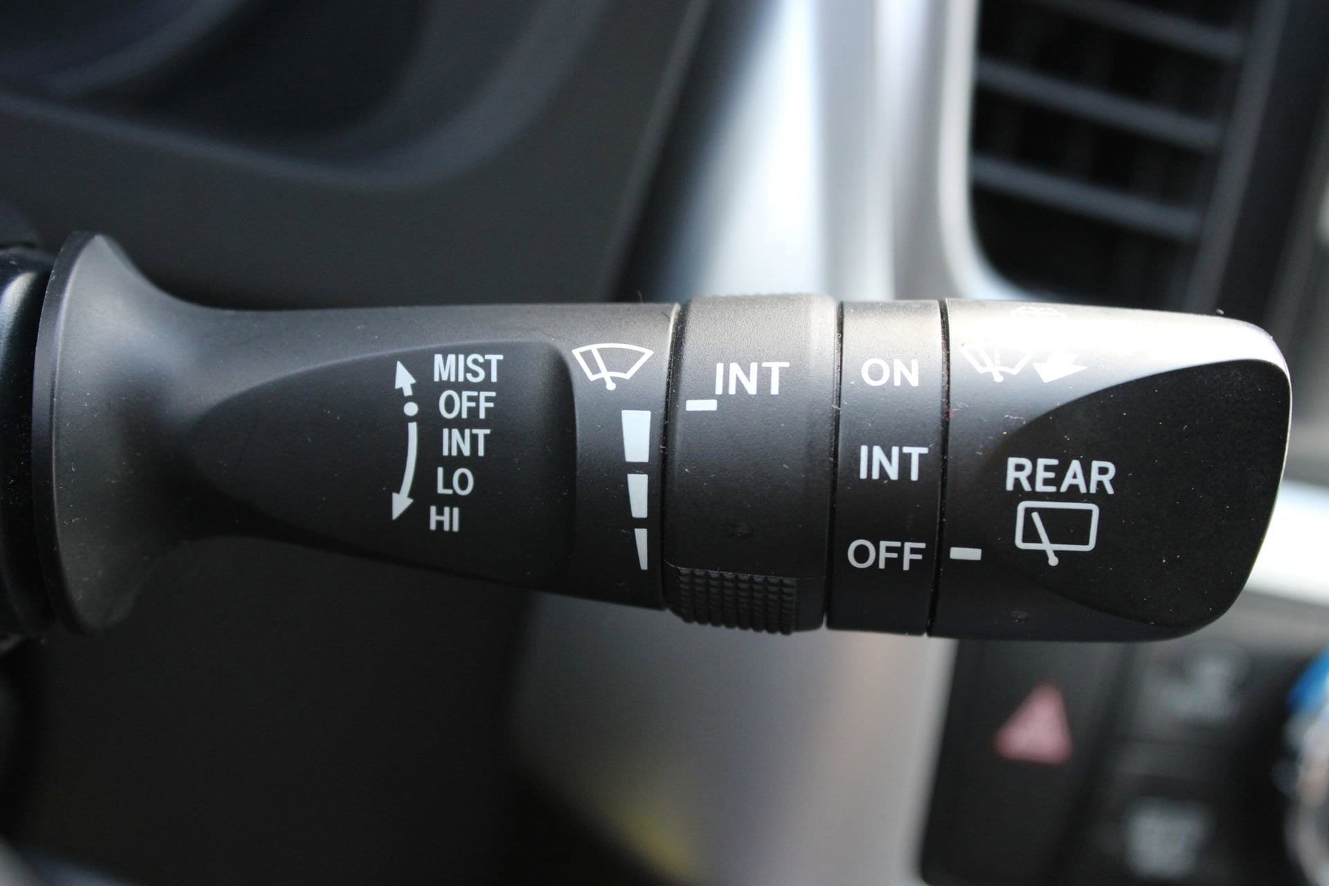 Used 2018 Toyota Highlander Plus w/ Carpet Mat Package (TMS) AWD/4WD image 30