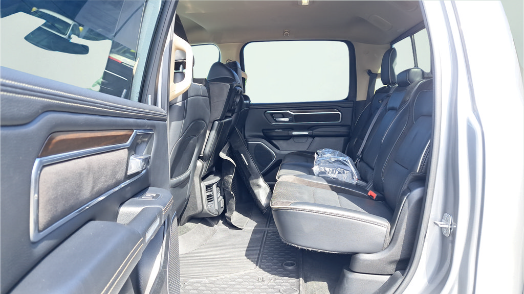 Used 2021 RAM 1500 Laramie AWD/4WD image 12
