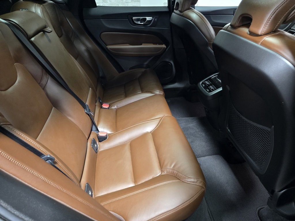 Used 2022 Volvo XC60 B5 Inscription w/ Advanced Package image 48