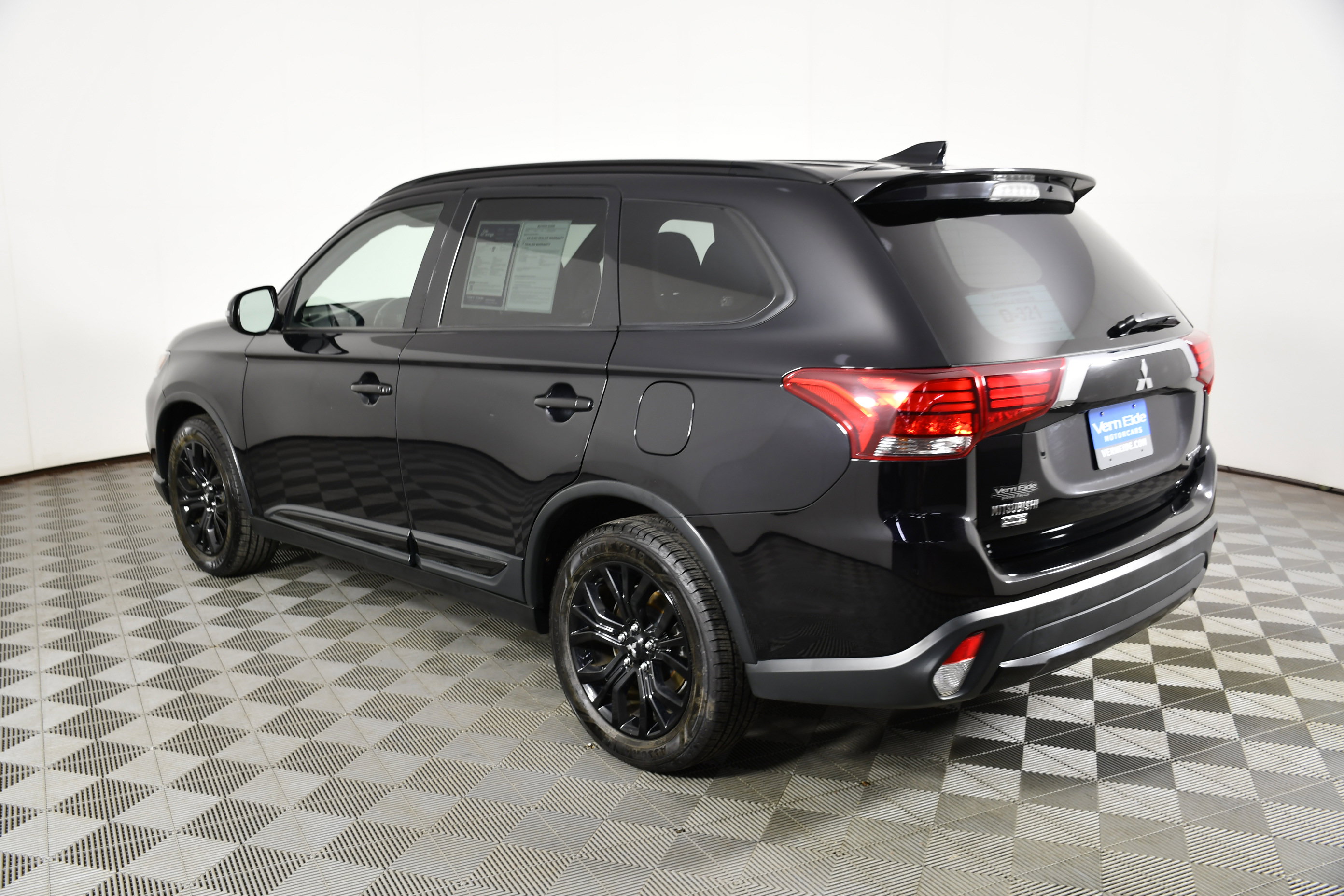 Used 2018 Mitsubishi Outlander LE AWD/4WD image 8