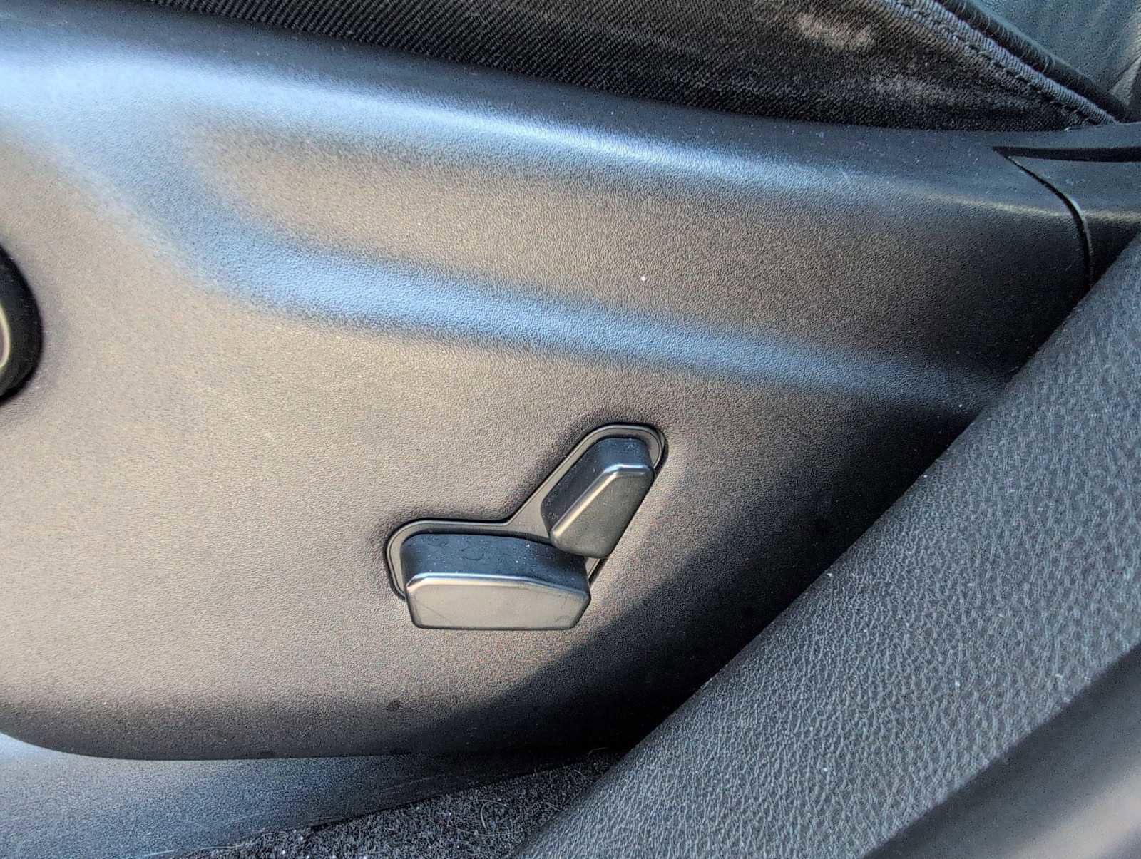 Used 2015 Jeep Grand Cherokee Limited image 18