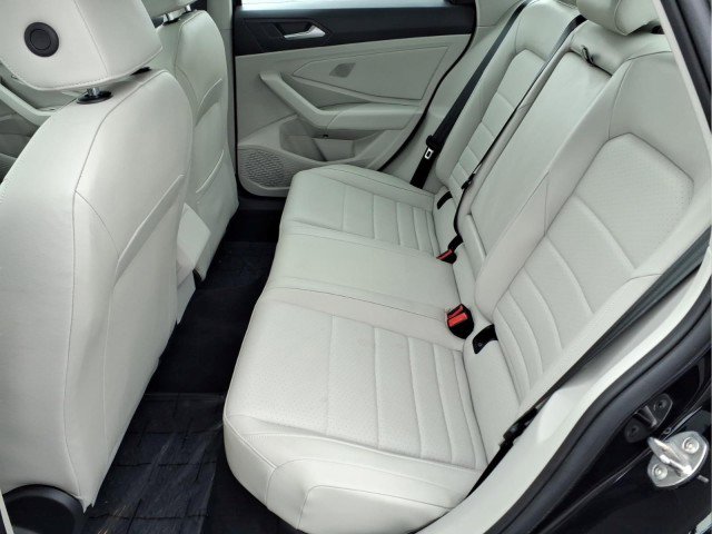 Used 2022 Volkswagen Jetta SE w/ Panoramic Sunroof Package image 11