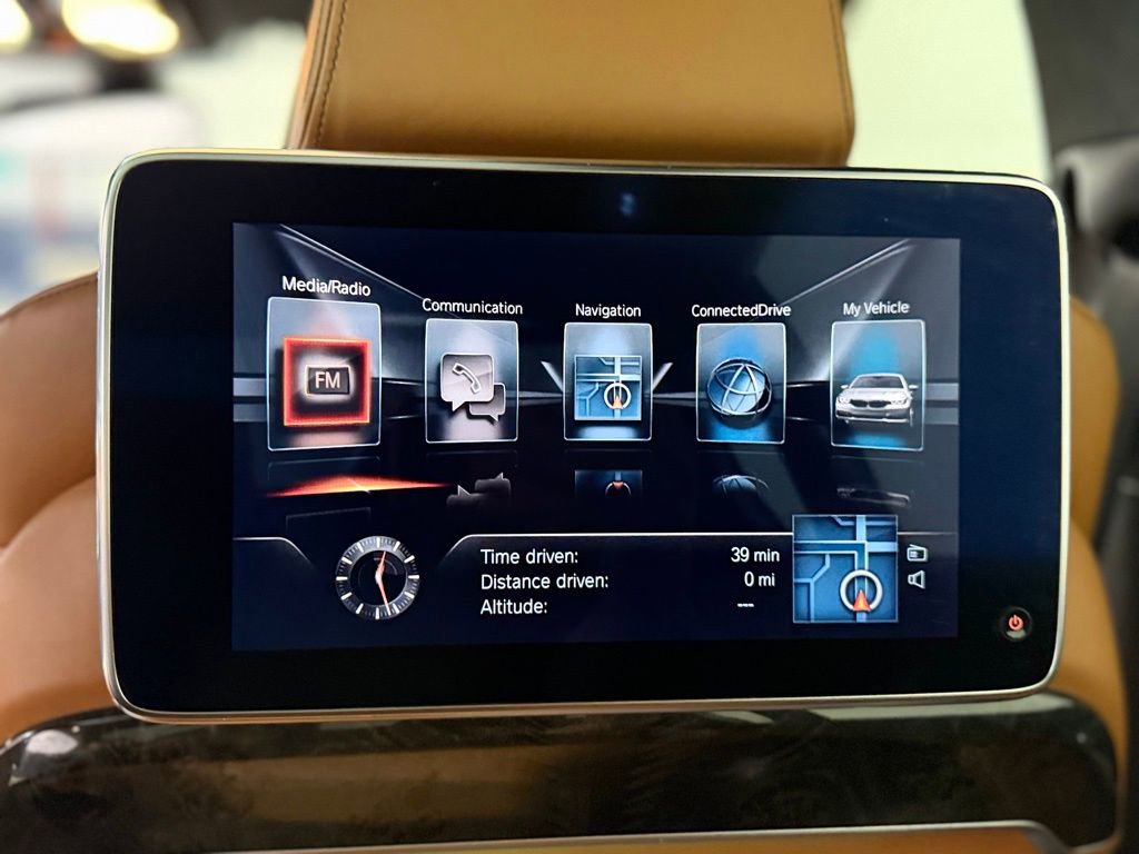 Used 2016 BMW 750i xDrive image 21