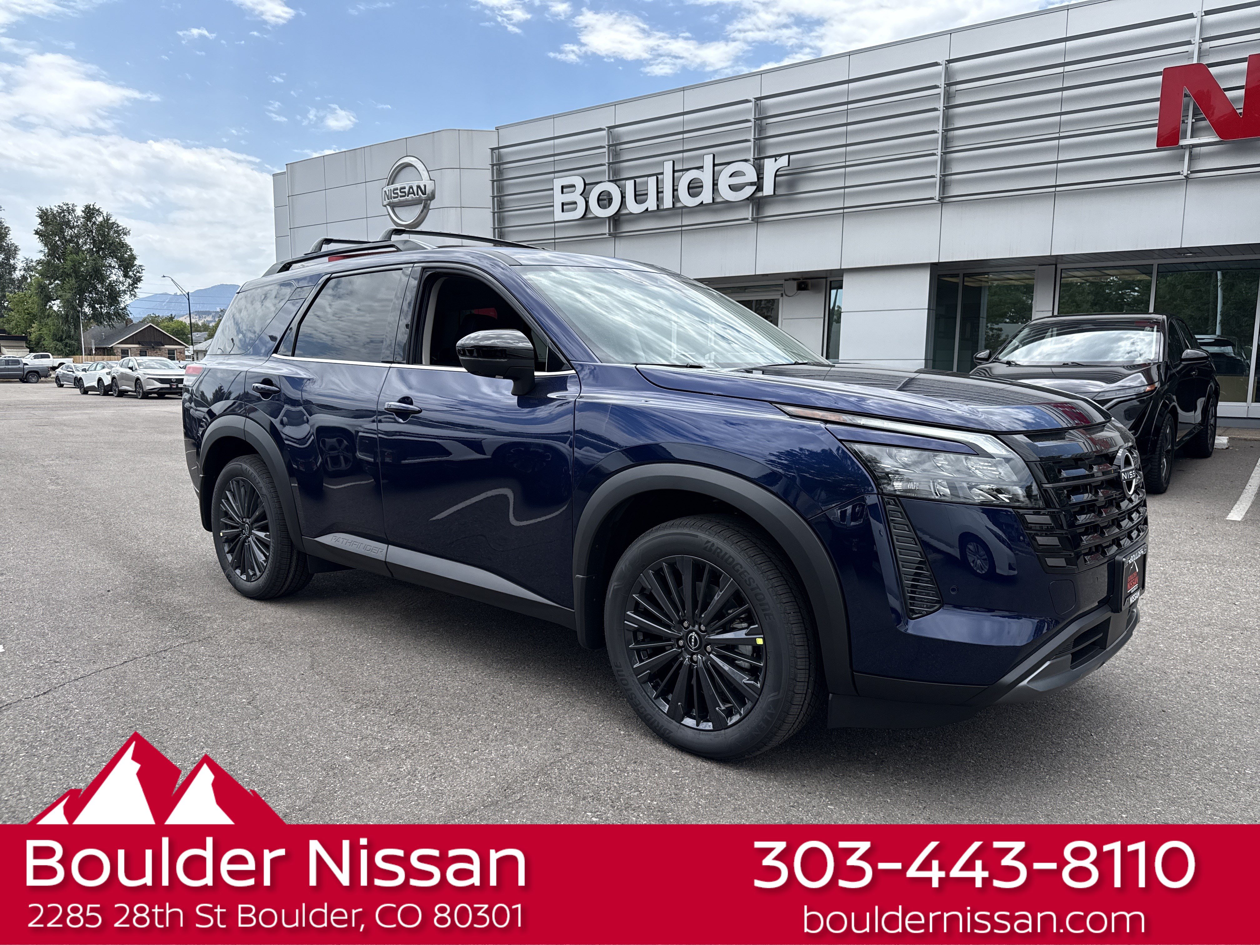 New 2026 Nissan Pathfinder SL w/ SL Premium Package AWD/4WD image 1