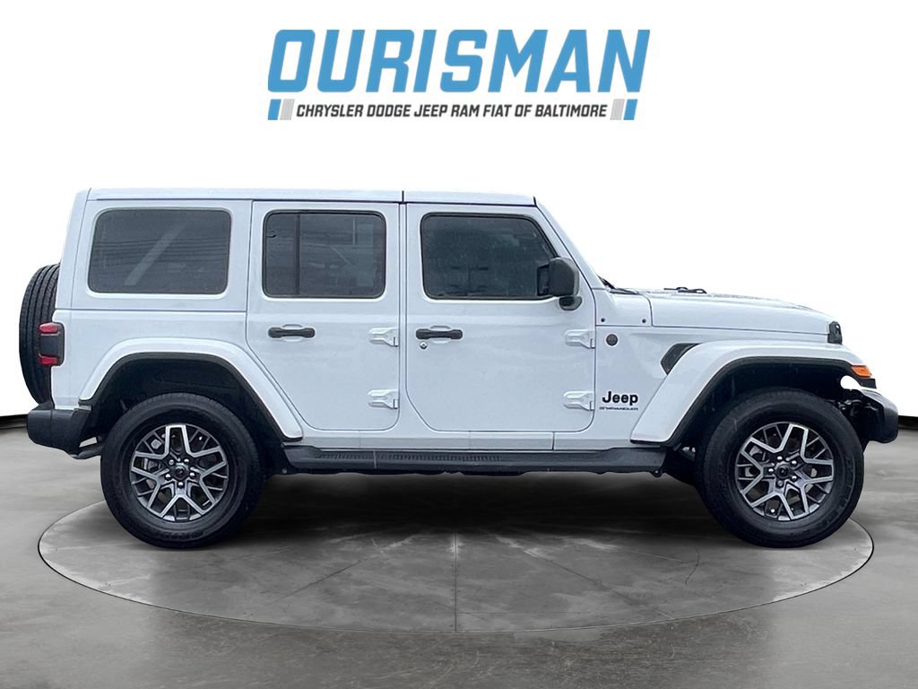 Used 2025 Jeep Wrangler Unlimited Sahara AWD/4WD image 7
