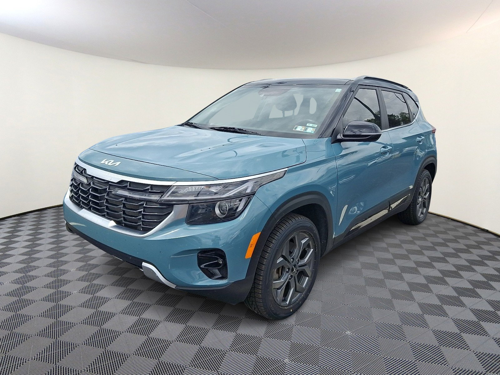 Used 2024 Kia Seltos S AWD/4WD image 3