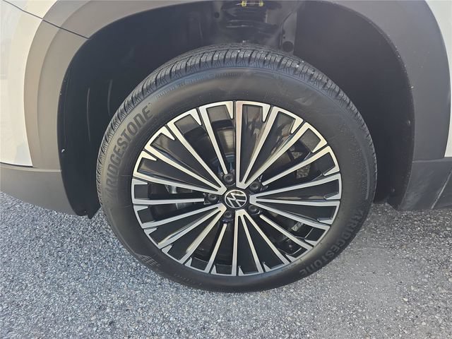 Used 2026 Volkswagen Taos SE FWD image 27