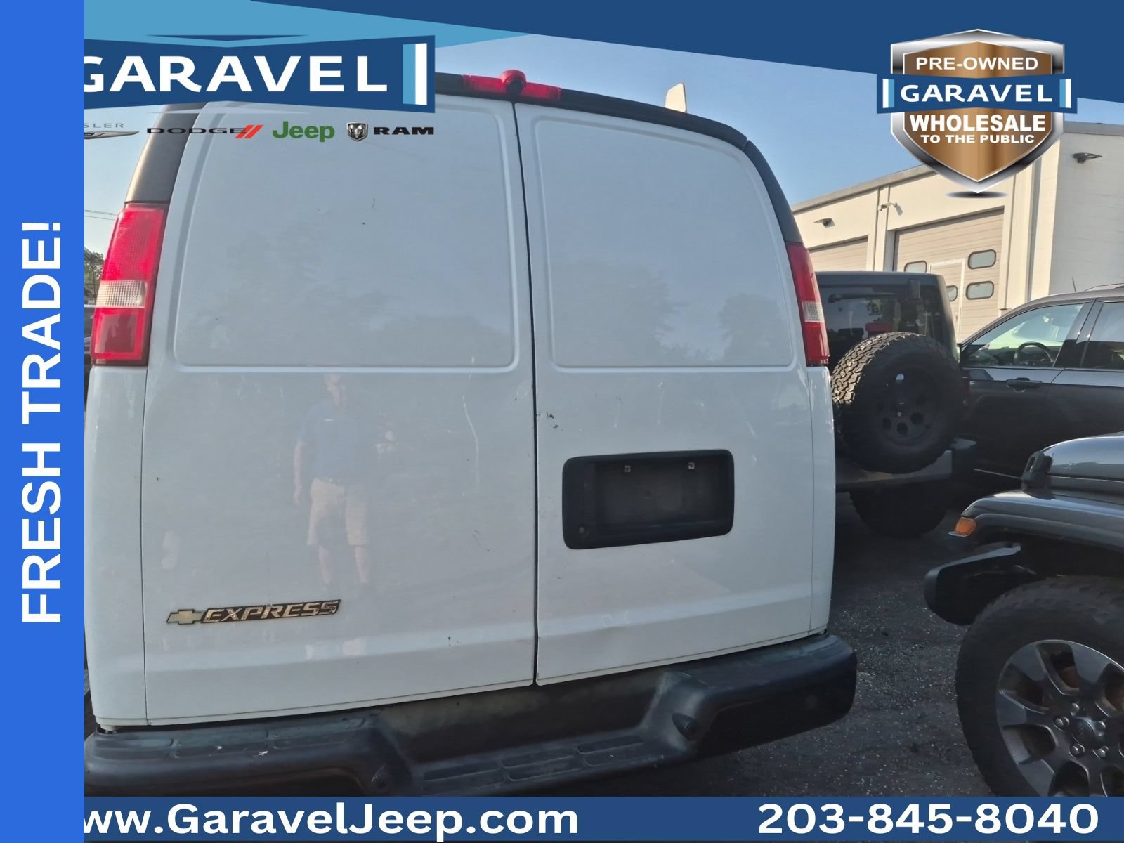 Used 2017 Chevrolet Express 2500 RWD image 4