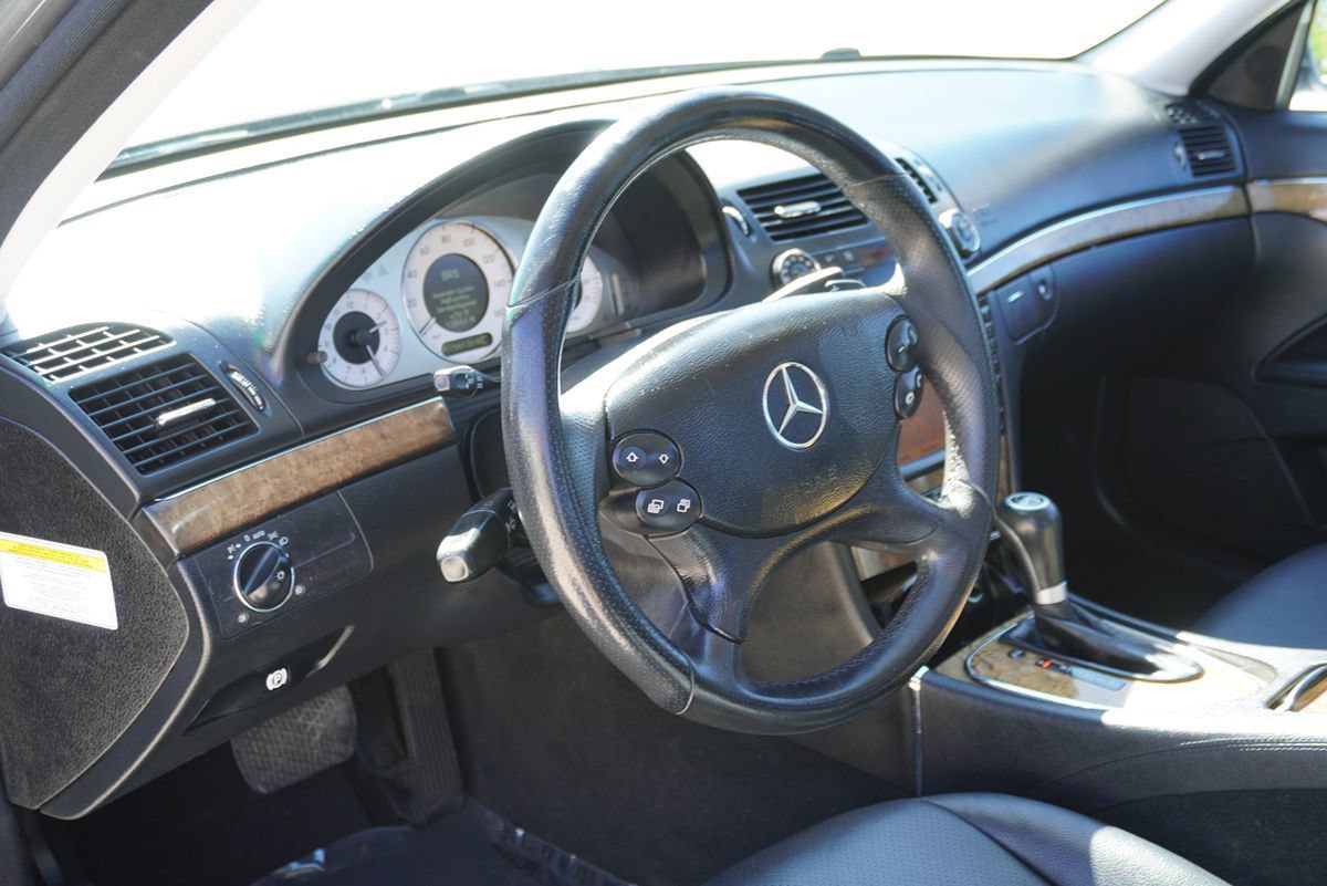 Used 2009 Mercedes-Benz E 350 Sedan image 24