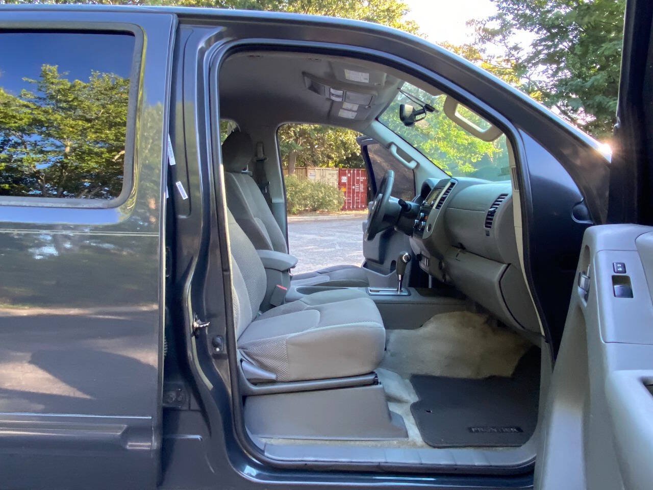 Used 2015 Nissan Frontier SV w/ SV Value Truck Package AWD/4WD image 44