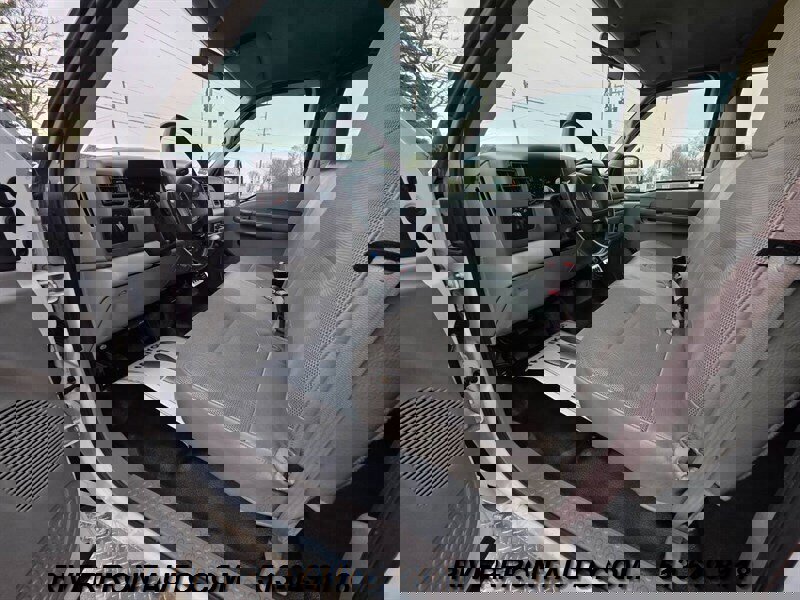 Used 2001 Ford F450 Lariat image 2