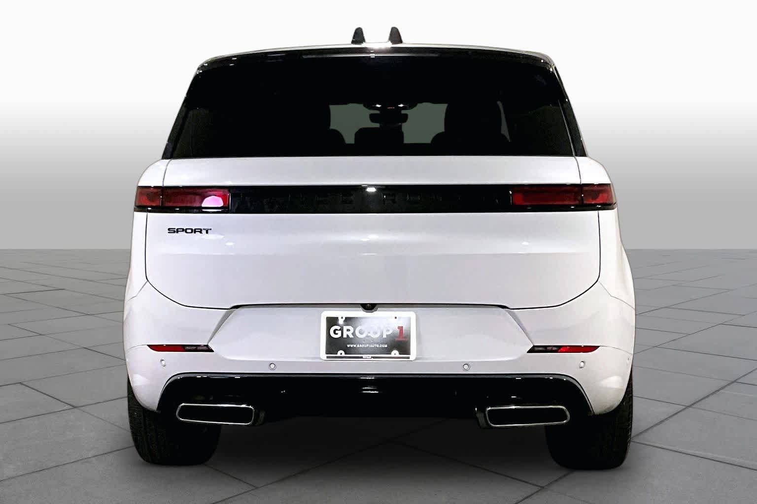 Used 2025 Land Rover Range Rover Sport Dynamic SE AWD/4WD image 4