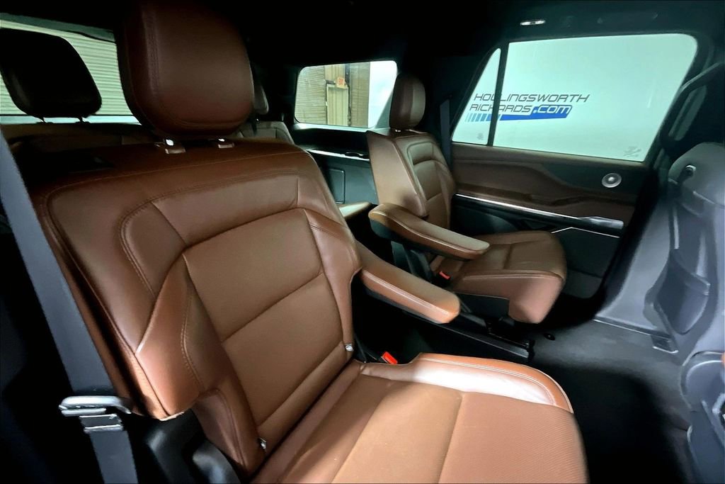 Used 2025 Lincoln Navigator Reserve image 22