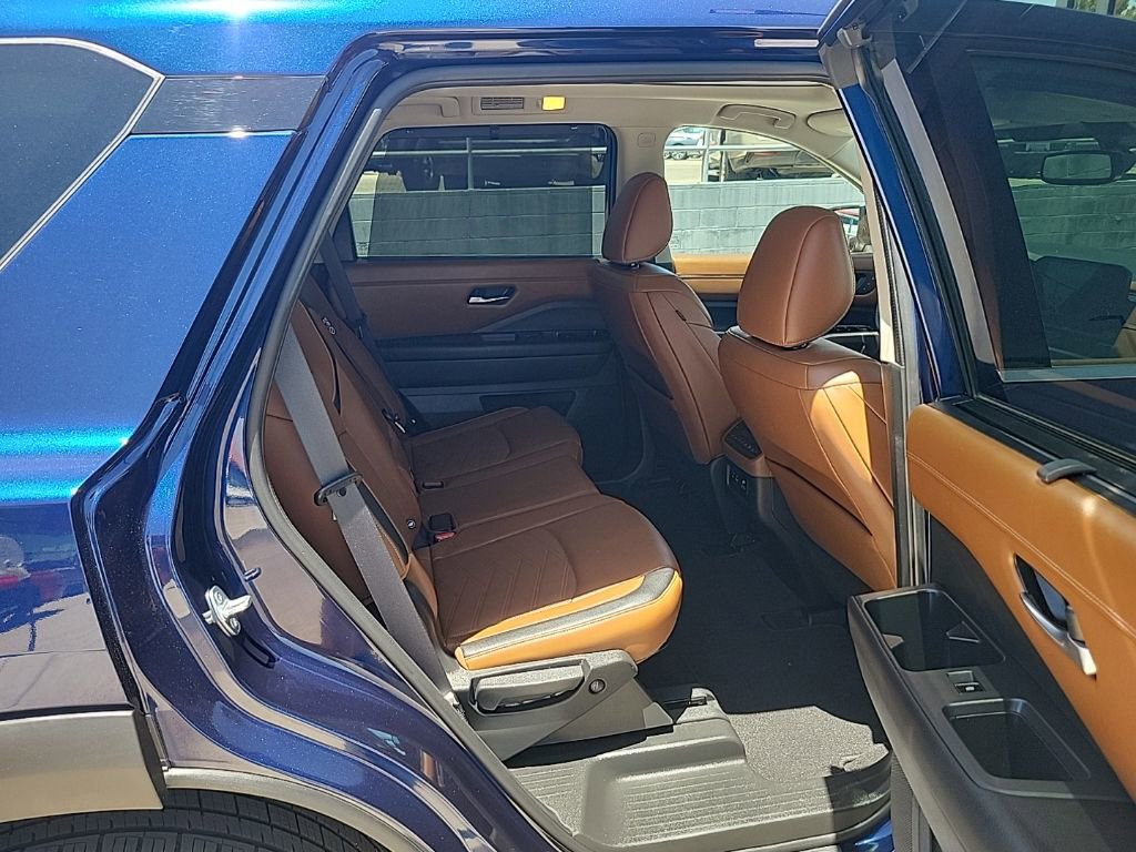 Used 2022 Nissan Pathfinder Platinum w/ Cargo Package FWD image 16