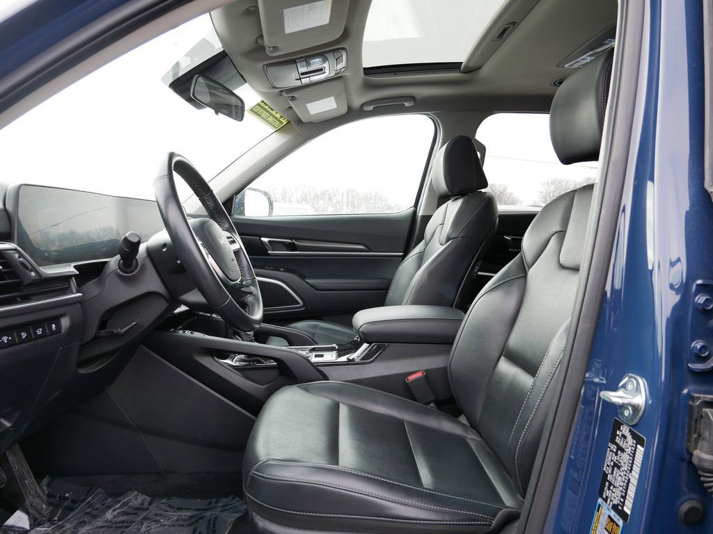 Used 2025 Kia Telluride S image 11